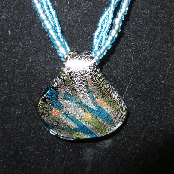 Lifestyle Studios Beaded necklace and earrings - Picture 4 of 13